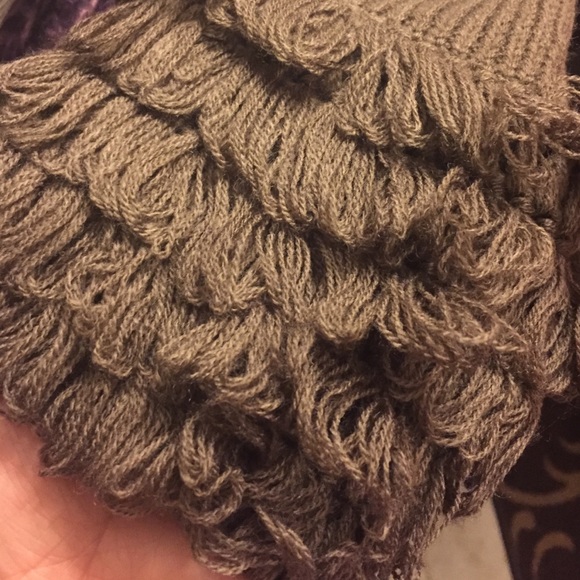 Floral Front design poncho sweater - Picture 4 of 4